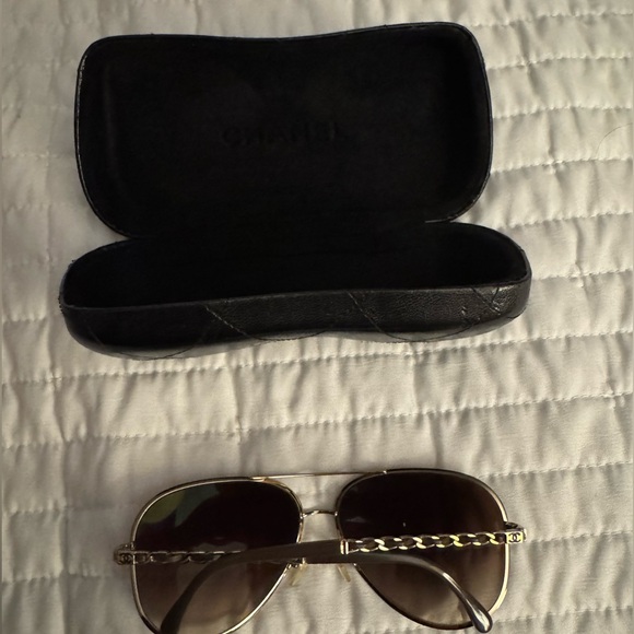 VINTAGE AUTHENTIC CHANEL aviator chain sunglasses - Picture 4 of 5